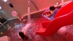 linlinbebe : 青春女大生泳池多人雜交派對實錄
讓我們一起抓住夏天的尾巴吧!
最青春洋溢的嬉鬧轉眼間就變成最淫亂的多人雜交趴!
