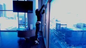  : Sammy Shows Whale Tail│熟女內褲走光