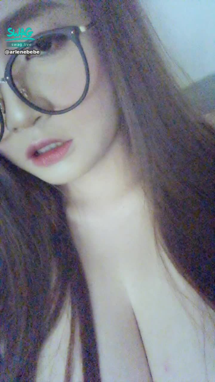 a********e : 超騷の眼鏡妞🈲️誇張～露出什麼了🔞上面拍下來的視角❤️