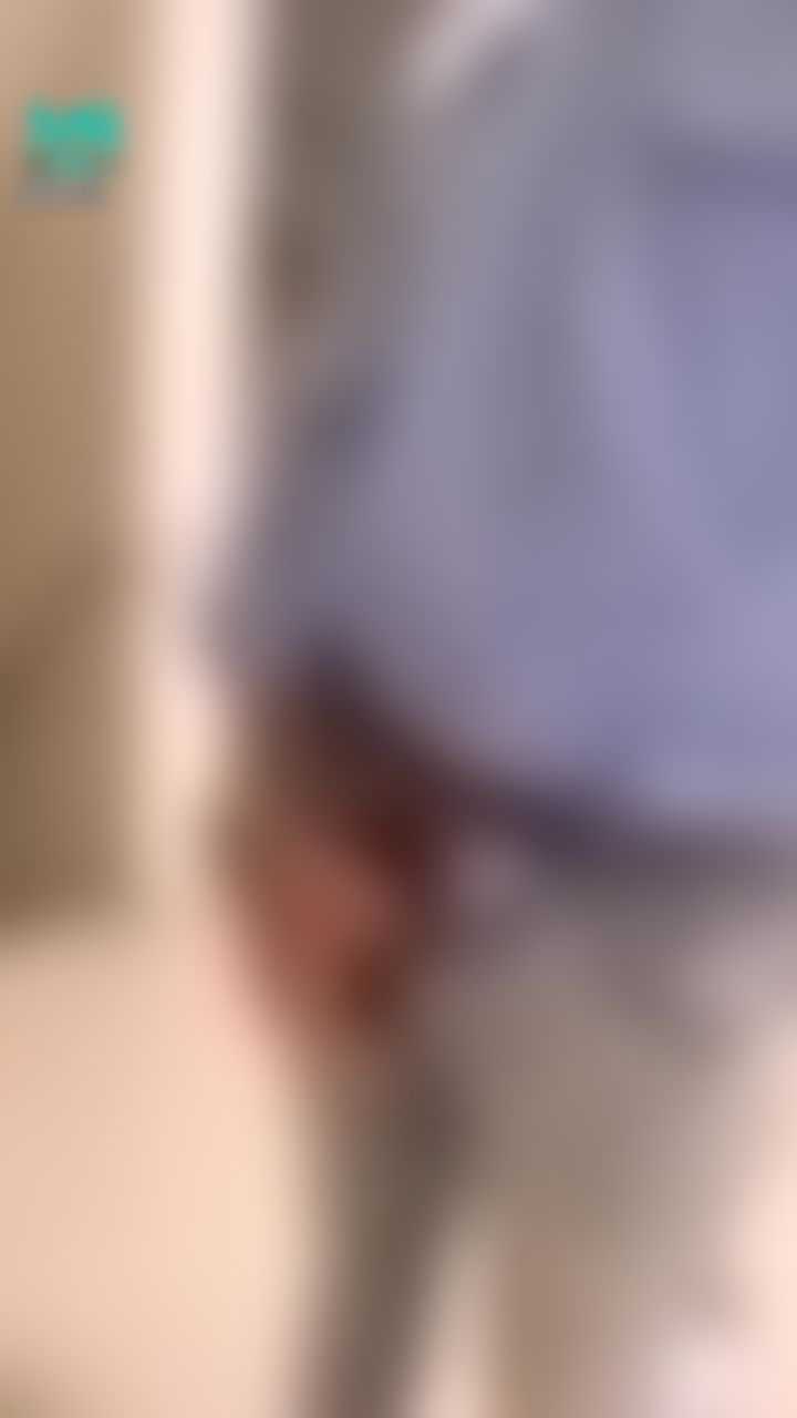 a*****u : 又好幾天沒射上班時間濕一片，只好到樓梯間把玩
