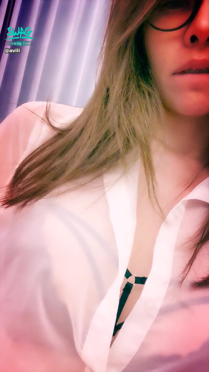  : 💯性感女老師露臉😈為了學生襯衫解扣🔞爆乳騷弄💥讓學生可以更集中精神的上課🔥都不專心的要逞罰的哦😈