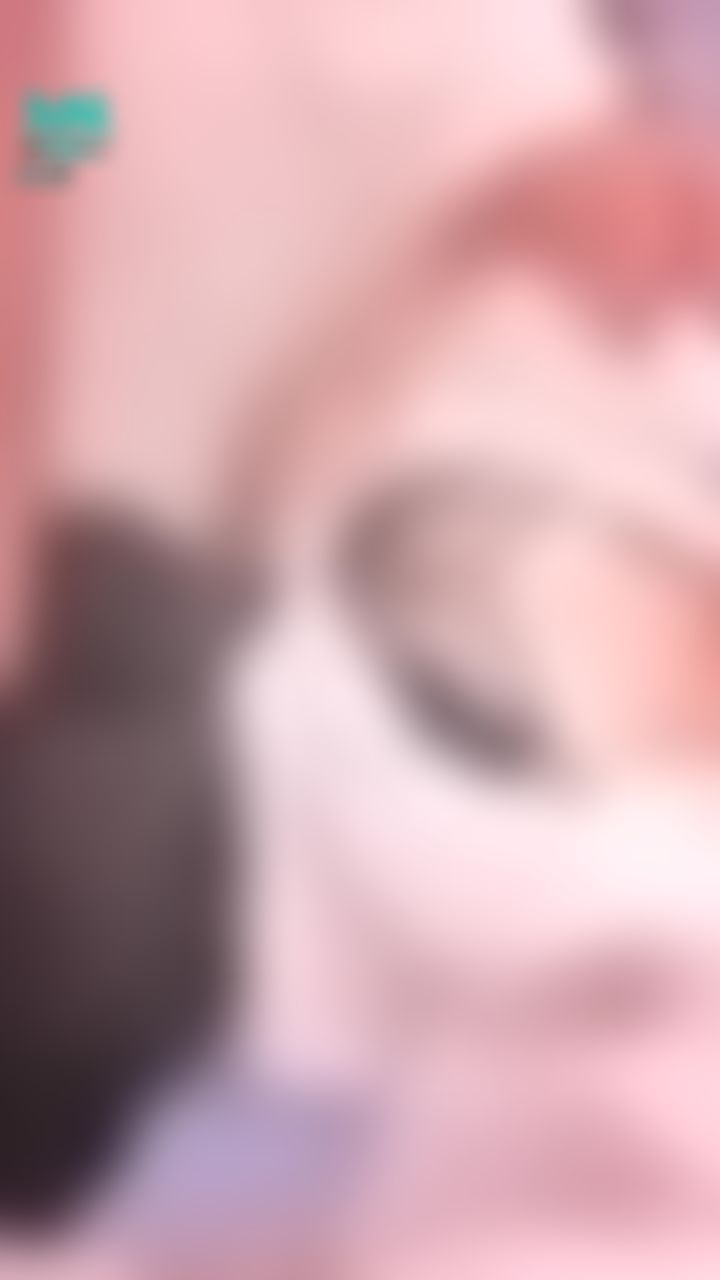  : 爆乳女老師🔥穿著黑絲襪對學生講課.....😏但同學可以專心點嗎😈一直盯著老師的腿看是....很喜歡老師的腿嘛😈