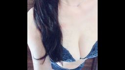 h*********y : 哥哥說要帶我吃飯逛街走走,沒想道你說肚子飽了,棒棒還沒飽💄硬是把我帶到廁所.....
我無力反抗一邊聽著哥哥的情話一邊衣服被扒光光,其實甜心裏也癢癢💦