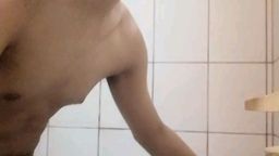 y****i : 好想要跟寶貝一起洗澡唷,有人要來一起嗎😘