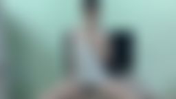 a*******y : 第一次到粉絲家xxx約會🔥 深怕他的家人突然回來 在樓梯誘惑他還幫他口交 就是喜歡這種刺激感 我們還在桌上來一炮😈 如果有人開門回家就完蛋了😜
長達10分鐘 必收藏❗️