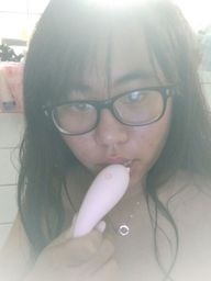 c********g : 內有呻吟,請小聲聆聽