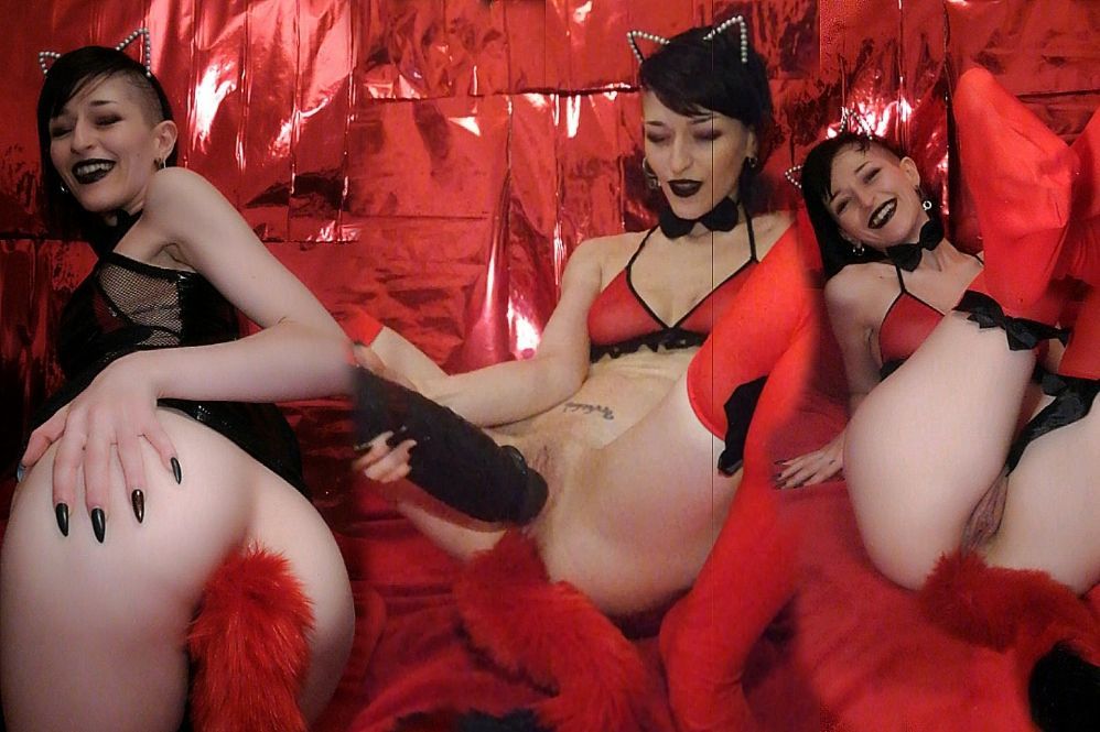  : 💦Neko Slut Playing wit Monster COCK💦