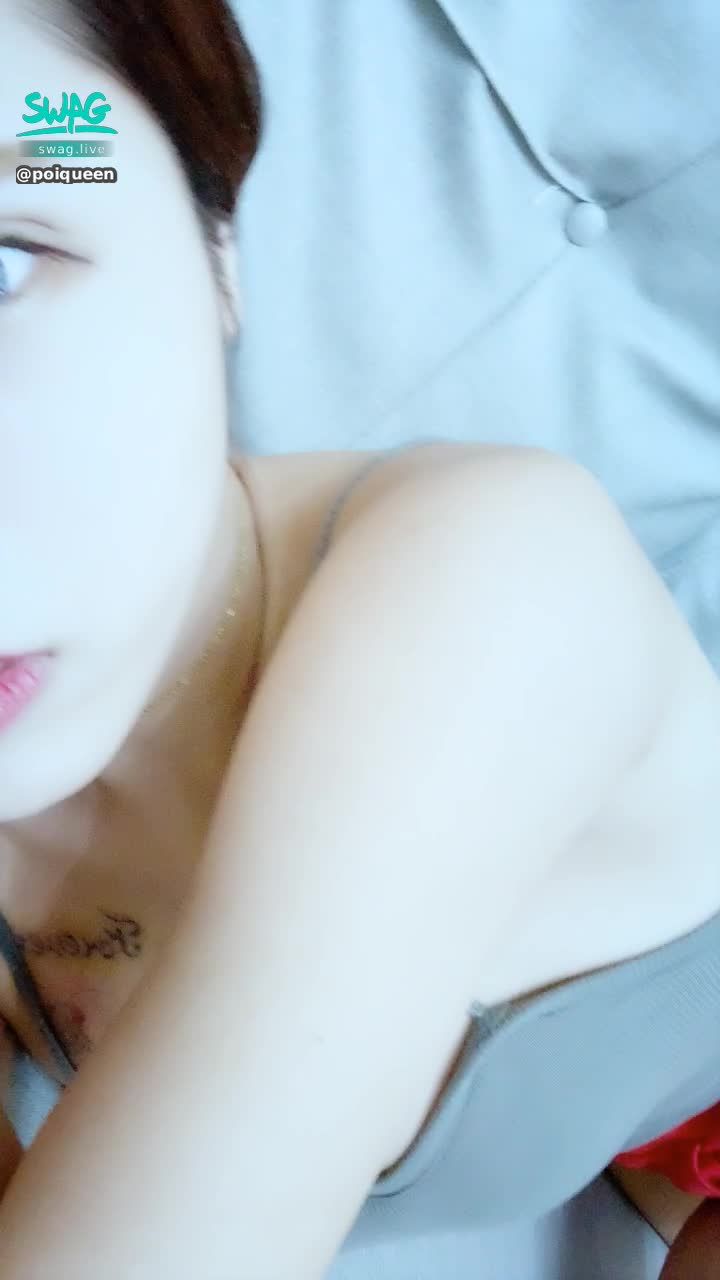 poiqueen : 下班到家 就趴到沙發了....