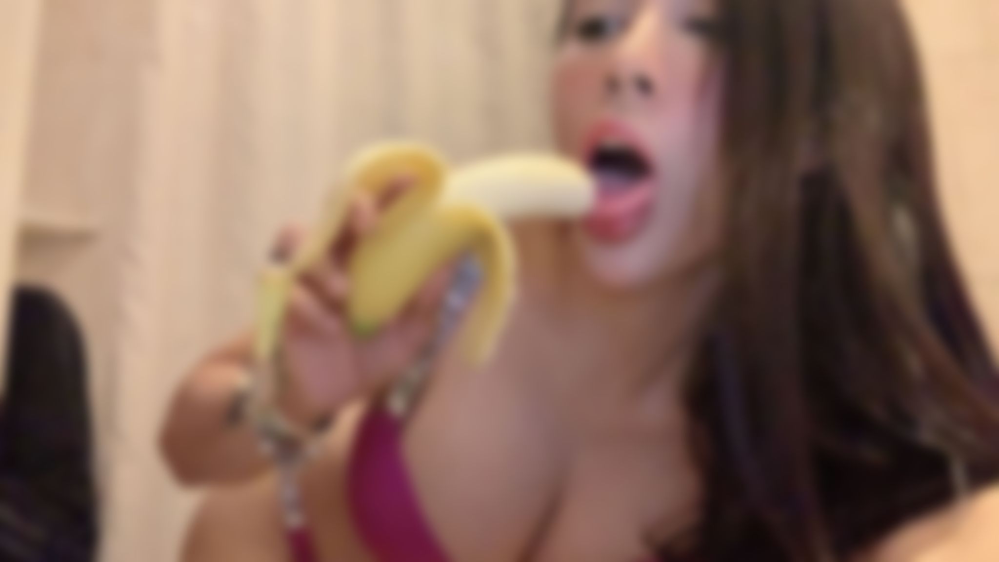  : 看着我吸香蕉 🍌 🍌 🍌