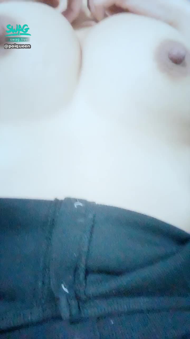 poiqueen : 🥰炮友實戰🥰 被這樣撥弄淫穴 真的很不可以