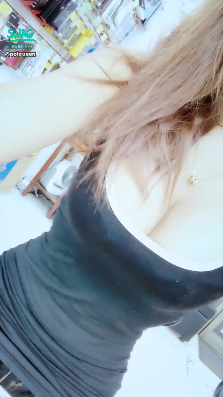 poiqueen : 上班穿開襠小丁 騷死人