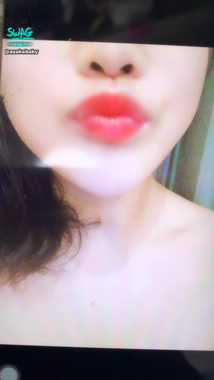 a*******y : 你知道嘴唇是女性餐具的象徵嗎？💋🤣💋