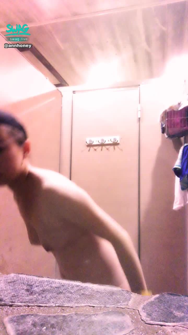 a******y : ♨️泡湯沐浴♨️露臉露點白虎同框 洗澡