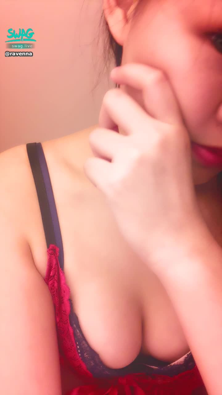 r*****a : 超色臉蛋🔥玩弄大奶㊙️又白又大的大白奶🎁揉一揉還...淫叫出來了🤪🤪