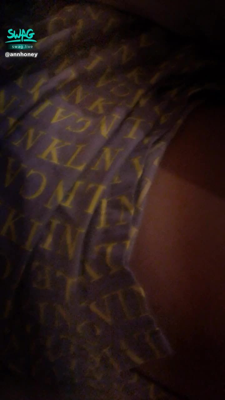 a******y : 高雄粉❤️偷偷伸進被子裡 摸到內褲 伸進內褲