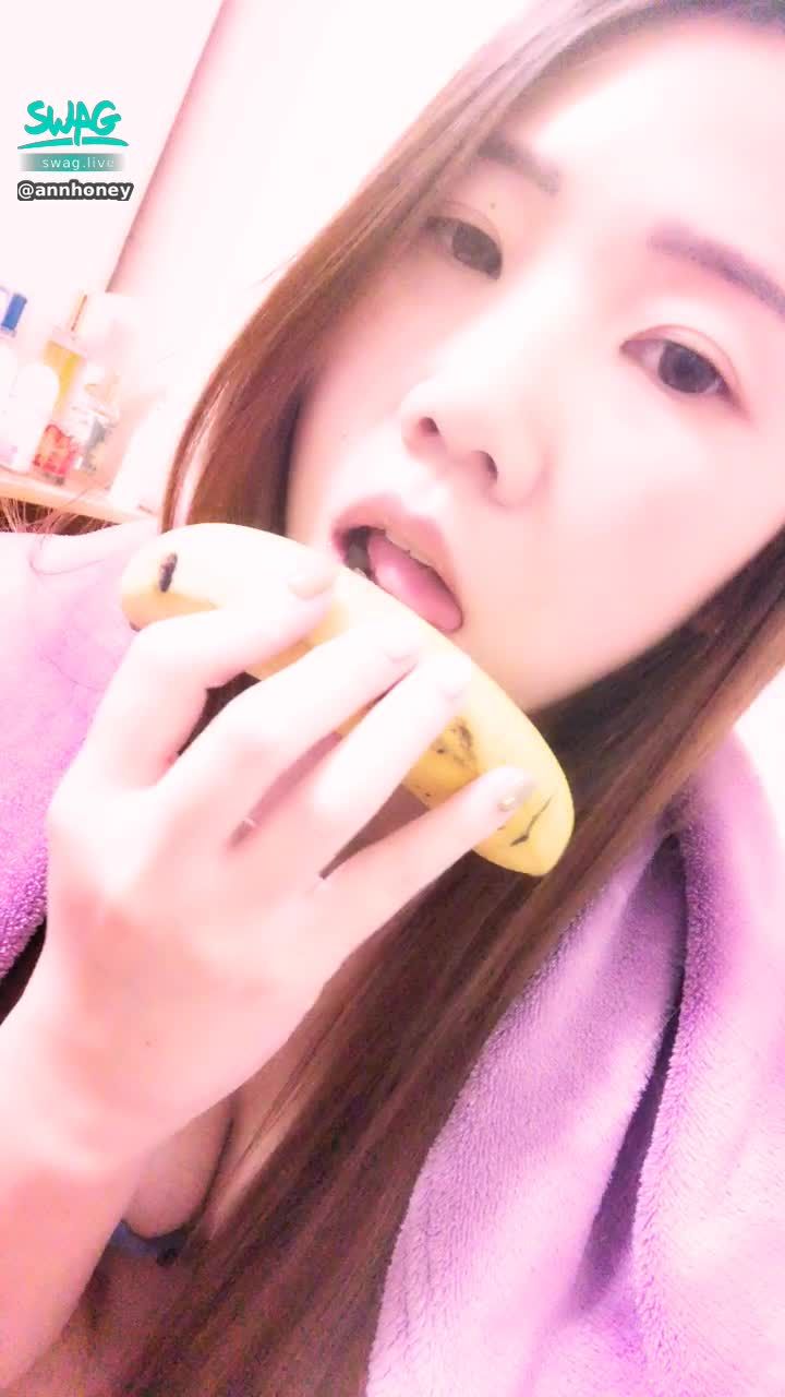 a******y : 🍌膠帶香蕉🍌這樣的舌頭...可以幫你口愛嗎？