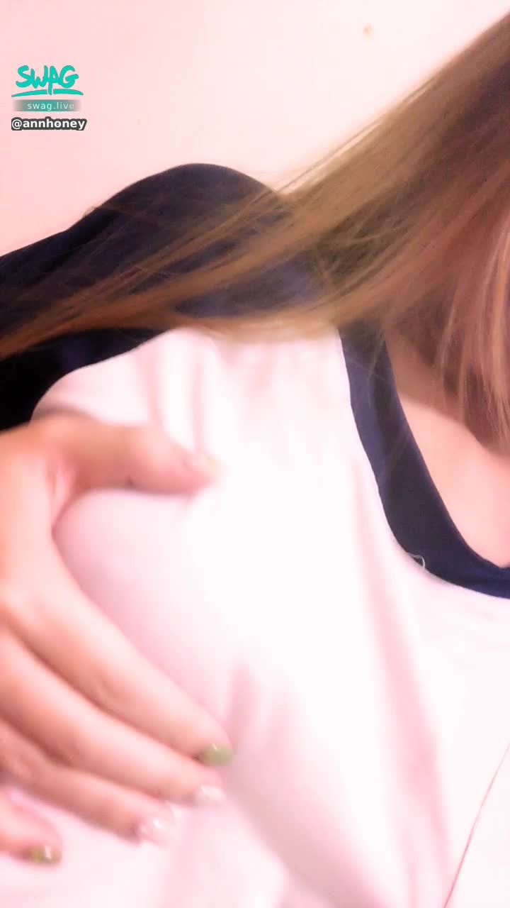 a******y : ㊙️露臉實錄㊙️ㄋㄟㄋㄟ都激凸了...好害羞 看到這樣你的小弟弟會不會興奮🥰