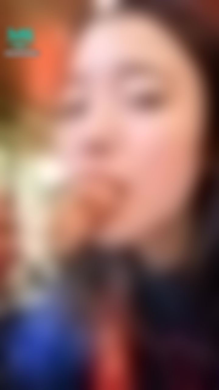 a*******y : 美味しい〜💋❤️エロくカキフライを食べるayaka笑