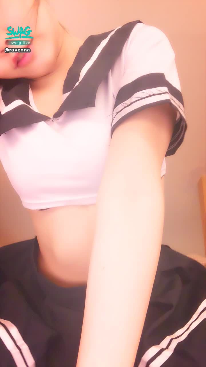 r*****a : 騷臉蛋🈵️配上自己拉開🔥小白虎🔥這麼騷的學妹🤪學長不帶走嗎🙈🙈