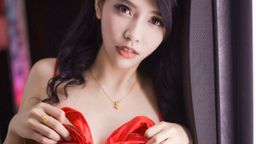 imkowan : 姐姐男友偷拍我洗澡之後又趁我睡著偷摸我,於是我半夢半醒的與姐姐男友發生關係,姐夫趁我還沒濕就插進去了,插著插著正爽著的時候,姐夫就射了,真的沒有爽到很不開心!來個持久的哥哥把我幹死好嗎?