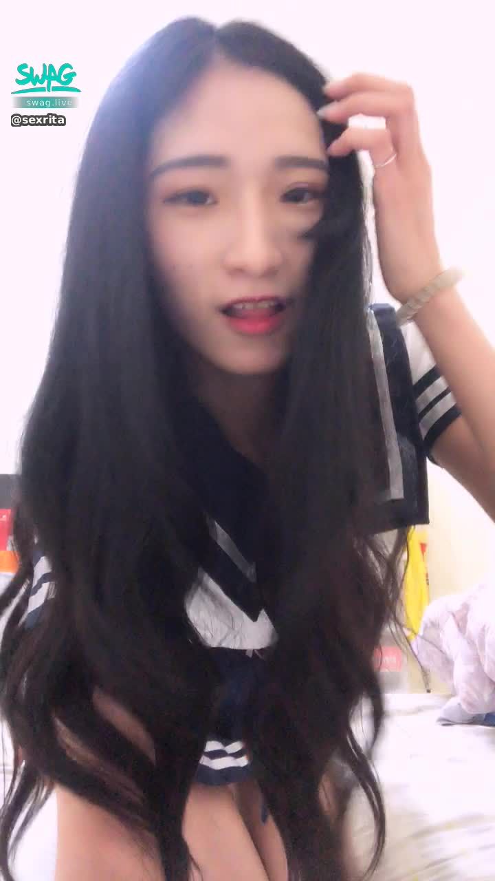 s*****a : 好喜歡制服壞學生ㄉ感覺❤️能不能來當我的家教老師👩‍🏫🙏