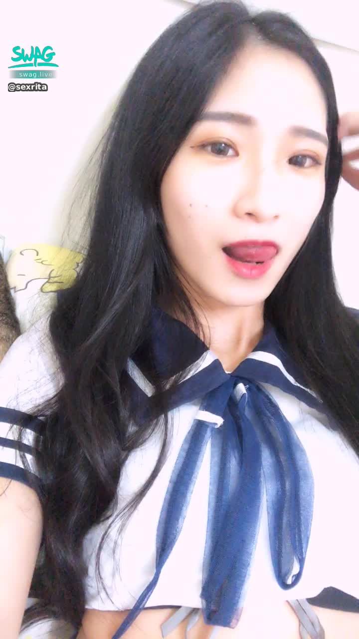 s*****a : 露臉學生妹下課一到家馬上脫掉內褲自慰👿揉揉白虎陰蒂❤️好酥麻～～