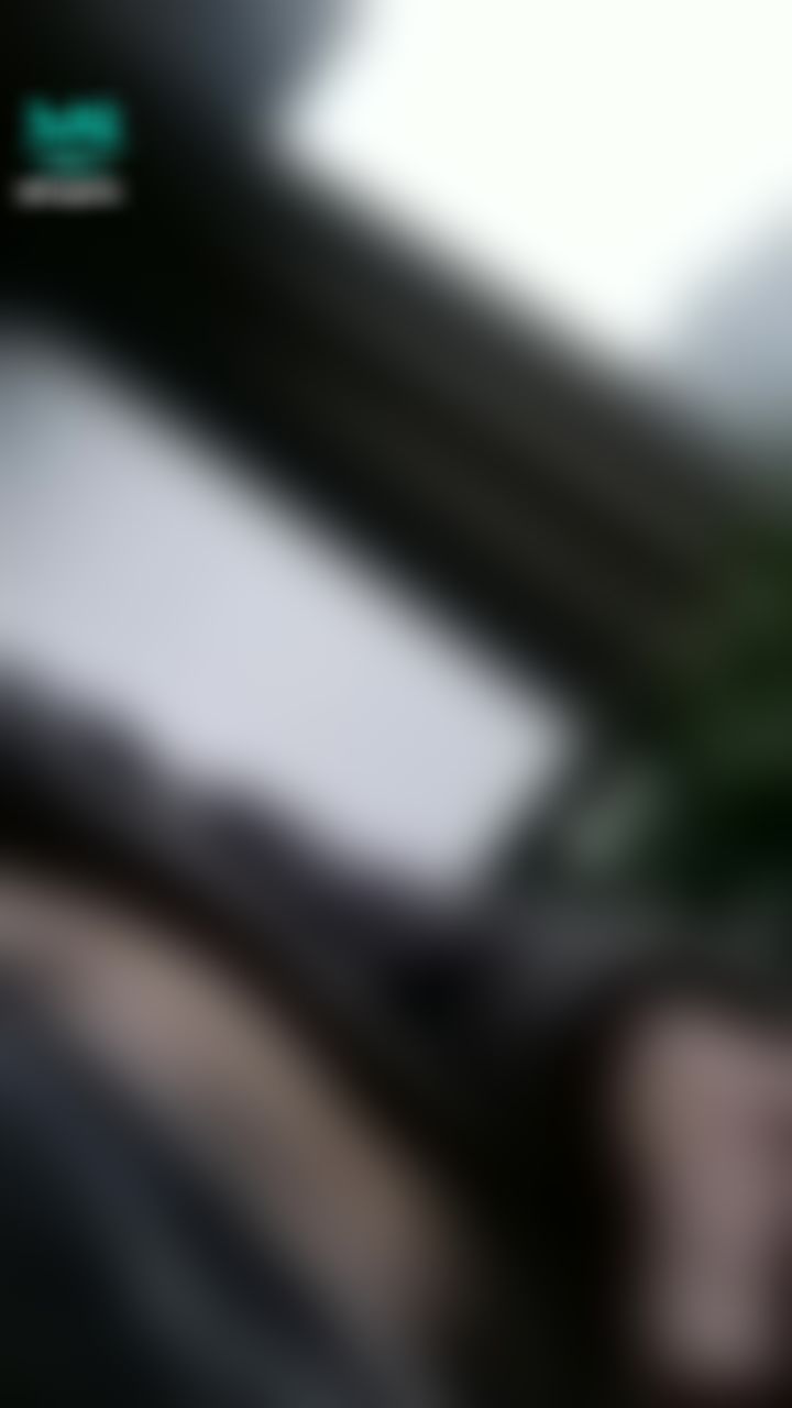  : 對著窗外玩屌