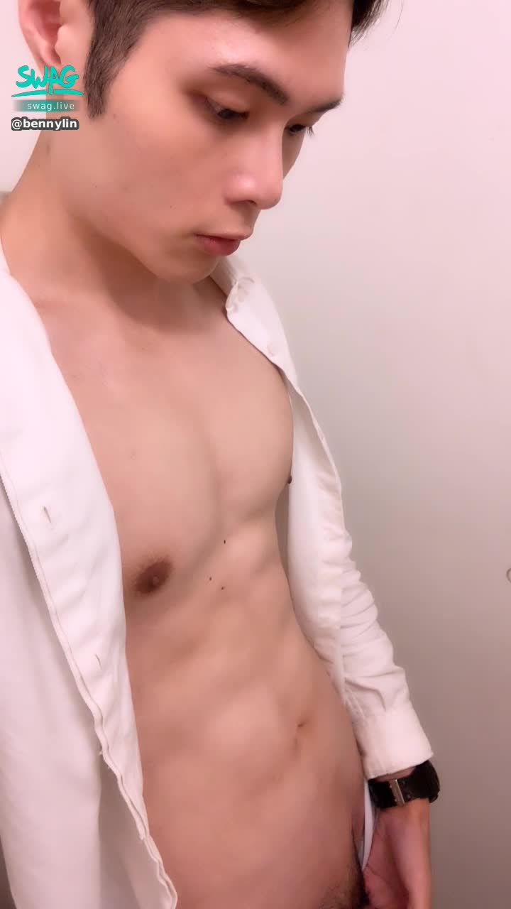  : 小屌上班噴尿
