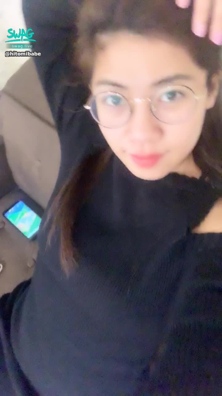 hitomibabe : 性感內褲 雙腳打開 偷偷給你看