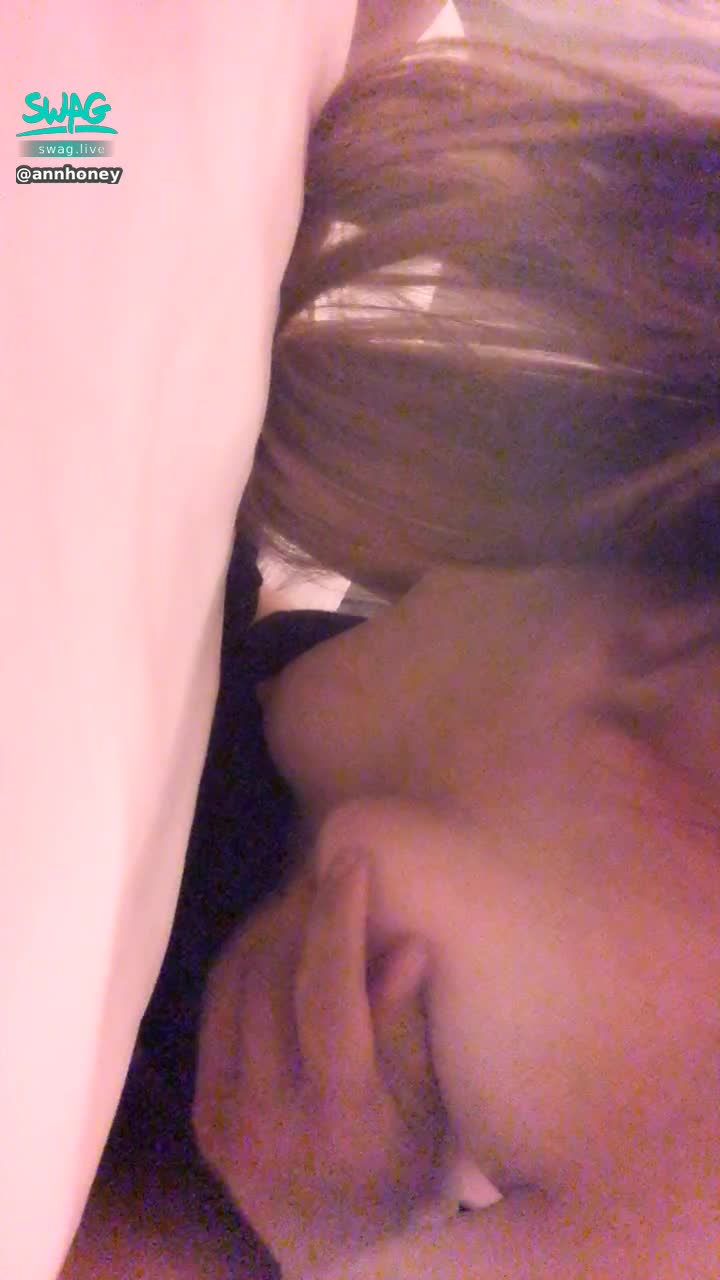 a******y : 🔥新春第一炮🧨安安被揉奶 從後面抽插