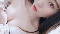 l*******y : 回家後 打開手機錄下脫衣的樣子
邊脫邊誘惑著你😏
緩緩解開襯衫讓你發現
淫蕩女子 根本沒穿內衣
原來出門的時候這小貓就沒穿了
不知道被多少人發現被意淫了呢⋯
#想看更多就趕快來私訊我,好想跟你有「近」一步的發展👅🔥🔥🔥