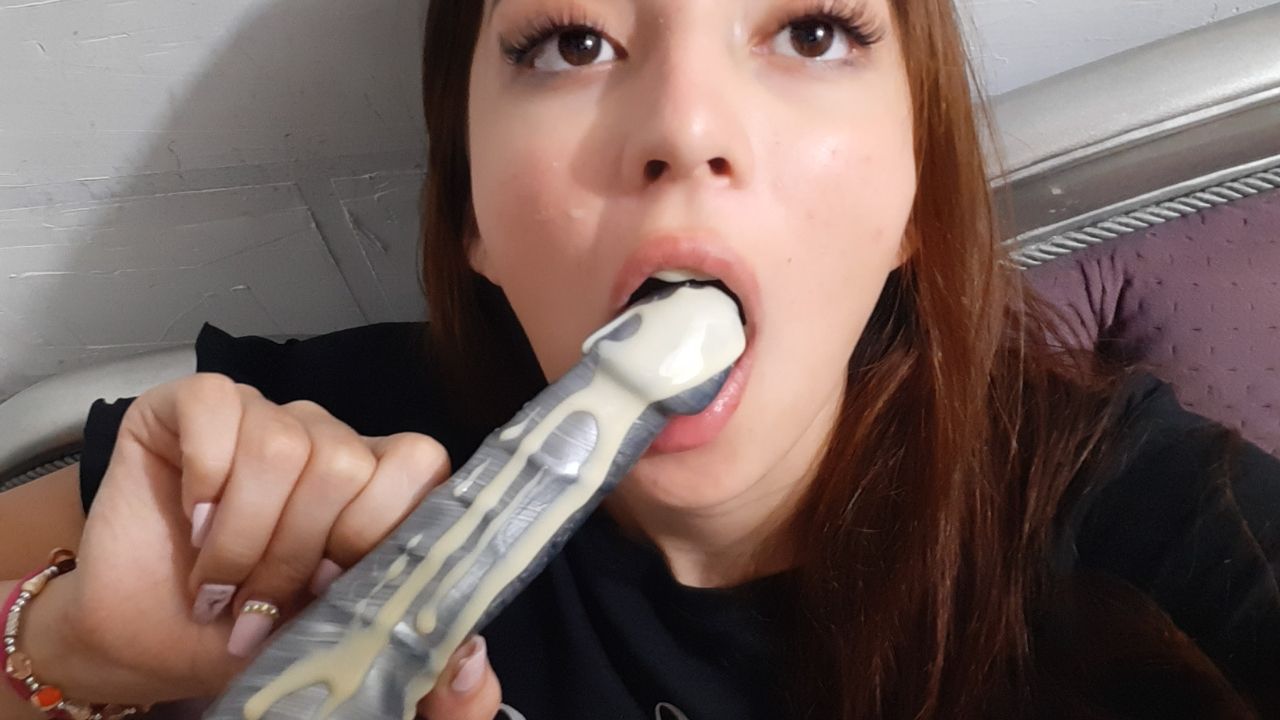 n************n : chupo mi dildo con crema dulce/ I suck my dildo with cream sweet