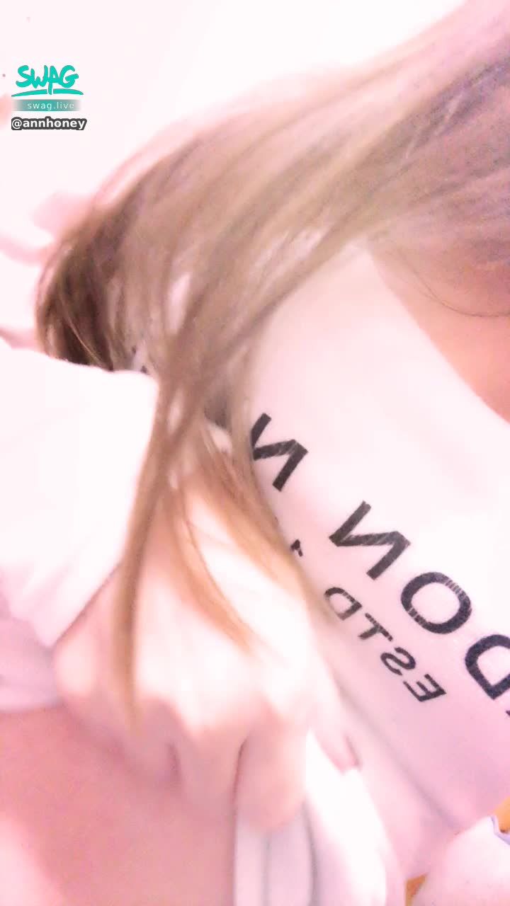 a******y : 想不想把臉悶在我胸前😳 粉紅激凸奶🔞