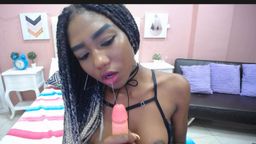 e*******t : Latina chupando polla blanca
