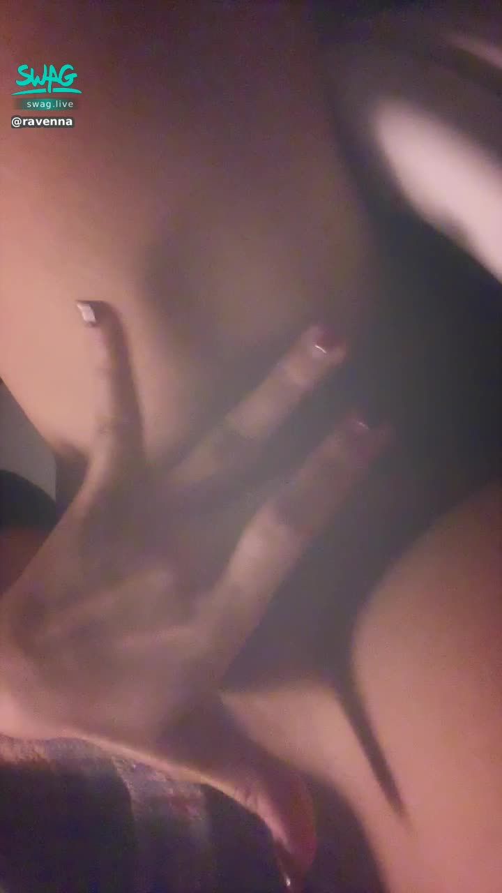 r*****a : 上班上到一半🙈直接流出淫水🔥超傻眼的🥺直接公廁處理一下😬😬