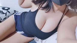 x******i : 日常背心不知道你会不会想要呢?😳💗
可是我想要呢!