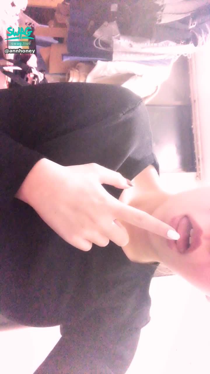 a******y : 露點 寬衣解帶