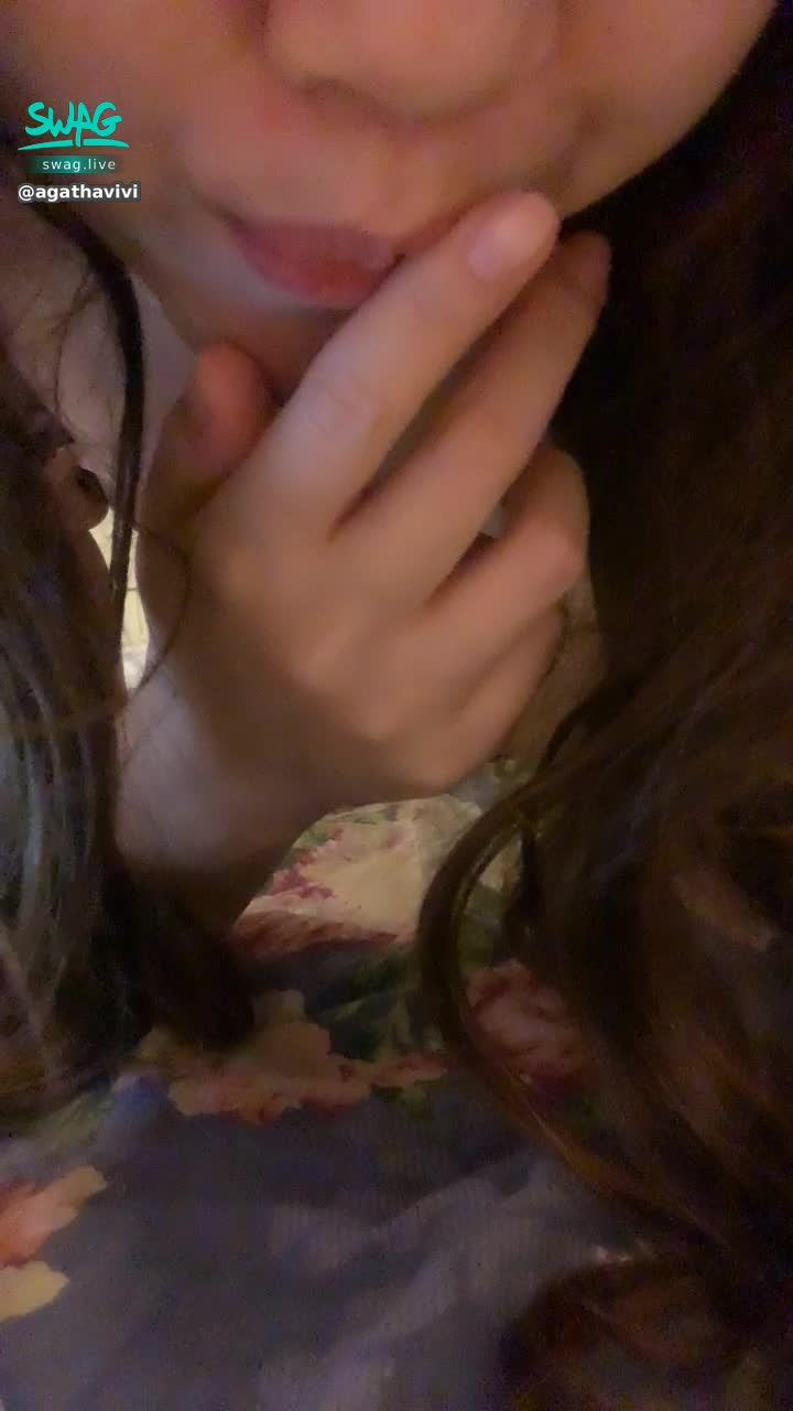  : 🥰喜歡我嗎？
喜歡的話多關注妹妹喔 親愛的哥哥們
想聊更多可以找我喔
睡不著嗎？歡迎找我聊色色的喔～～