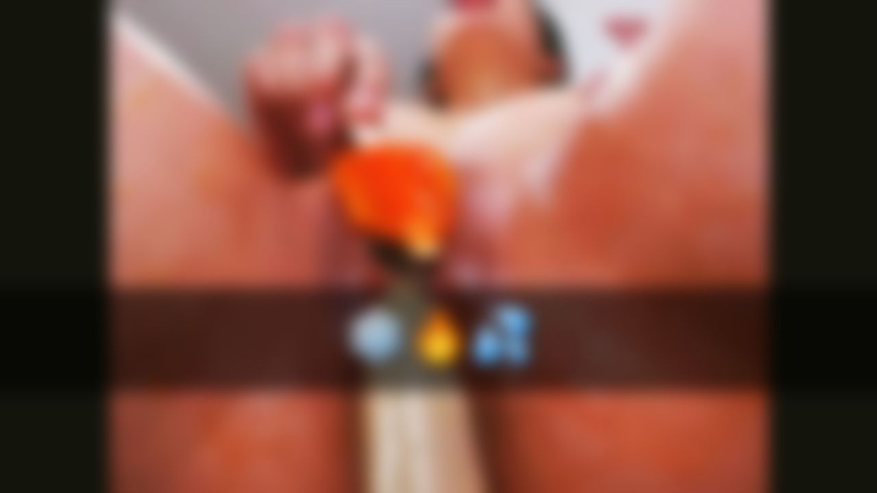 a*********r : Y Si Salimos a Comer un Helado y lo Terminas Chupando en mi cuerpo? Que el Calor lo Desrrita poco a Poco, y vaya Chorreando por toda parte para que tú puedas saborear cada parte, excitandome más con el frío y el calor de tu boca, Pero Me gustaría que también sintieras el Frío de mi Boca en Tu pene, y luego Follar hasta Hacerme venir Solo por Ti, Ven Déjame terminar esta cita con Un oral 🤤 💋