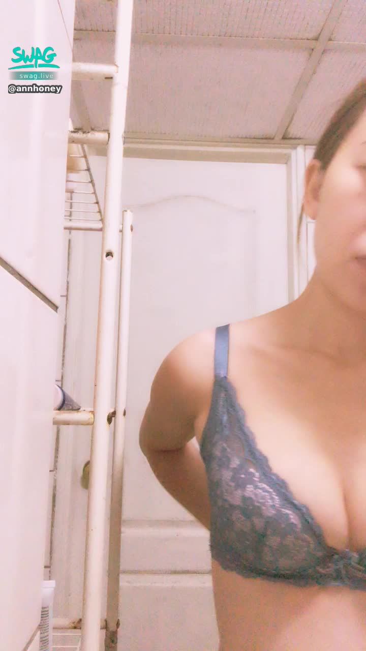 a******y : 露臉露點 全裸上空 雙奶抖動 好害羞😳