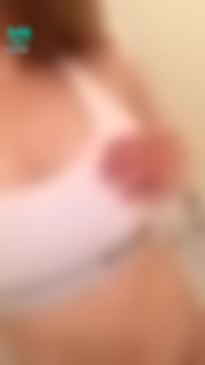  : 哥哥有想要什麼劇情呢☺️可以私訊我，也許有驚喜影片❤️