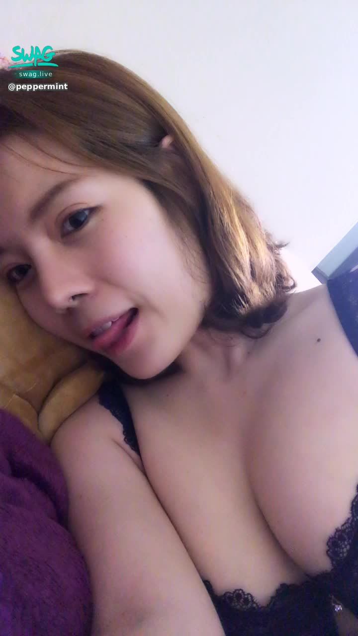 p***********e : 悶騷還是清純👀