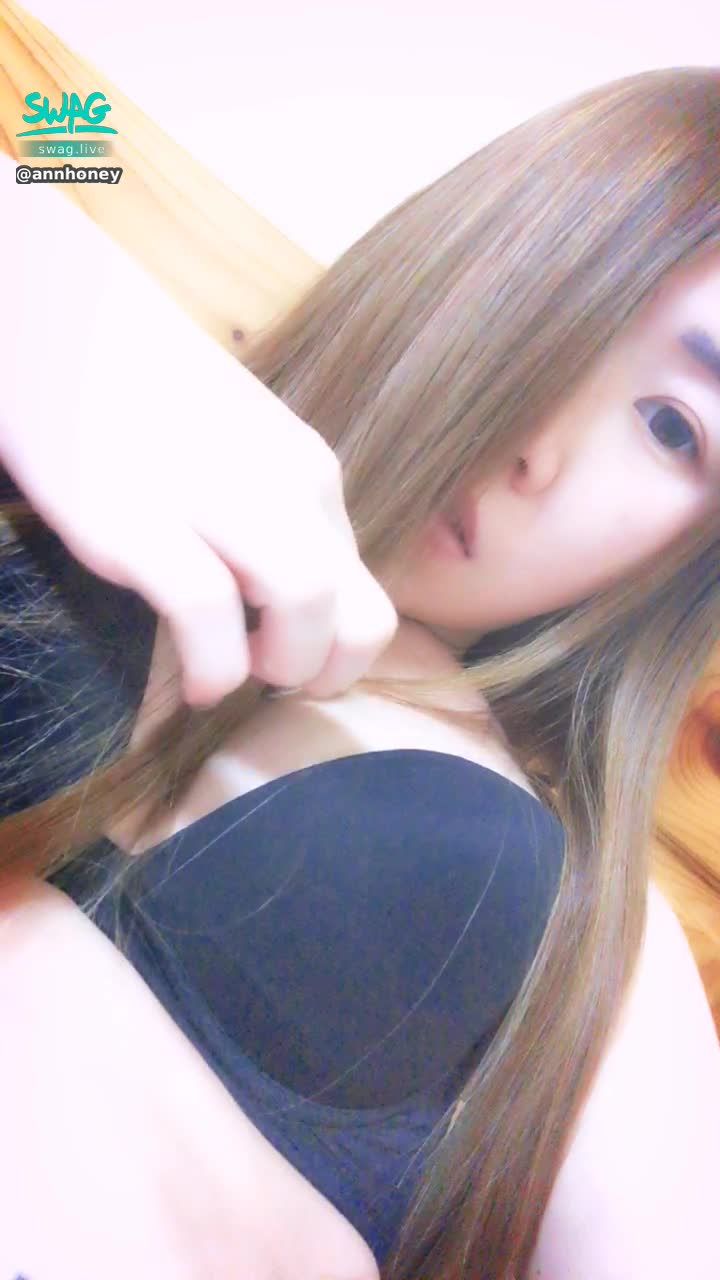 a******y : 明天要與粉絲哥哥吃飯🥰這個月還有哥哥要約我嗎