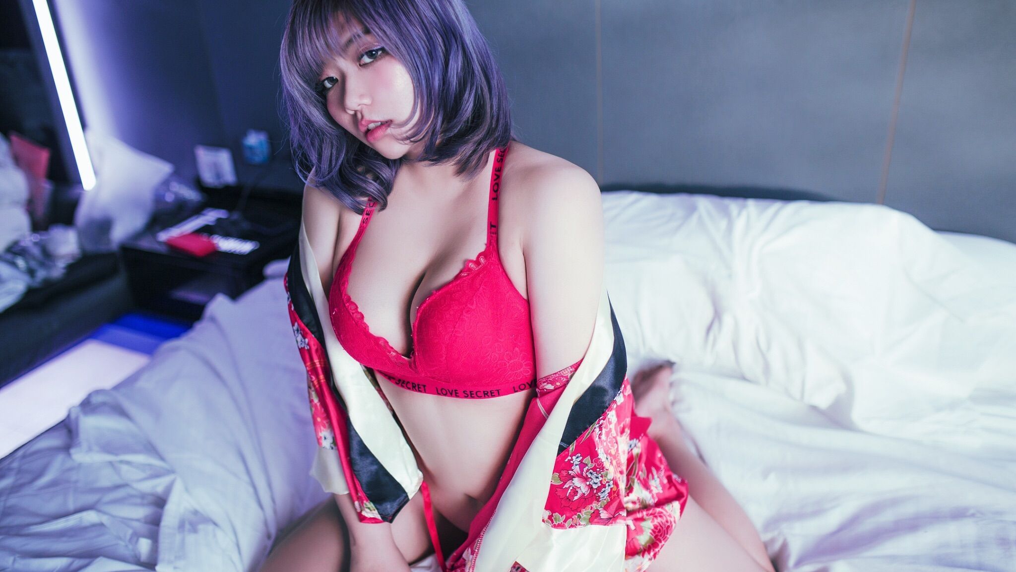 areireihoney : ㊙️ Slut Seduces 18cm Huge Root ㊙️ erotic masseuse 💆🏻‍♀️ Man series ‼ ️
ordered a special massage 💆🏻 I want to relax and release stress~ I didn't expect this kind of service! Makes my body so numb! 🥰 The lower body is rubbed to become more and more wet 💦 ....so I asked the master: Can you lend me a meat stick? I ripped open my pants, I was so scared that this giant stick is so big! ! Take it in one mouthful...Master can't stand Rui Rui's temptation...so he stuffed the house full. 🤦🏼‍♀ She even said that my acupuncture point is better than her wife's 🥺🥺😳😤 Do you want to be caught by me too? Come and private message me ❤️❤️