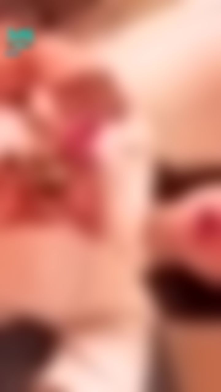  : 沒穿👙隔著👚刺激奶奶💥微微顫抖又酥又麻⋯⋯