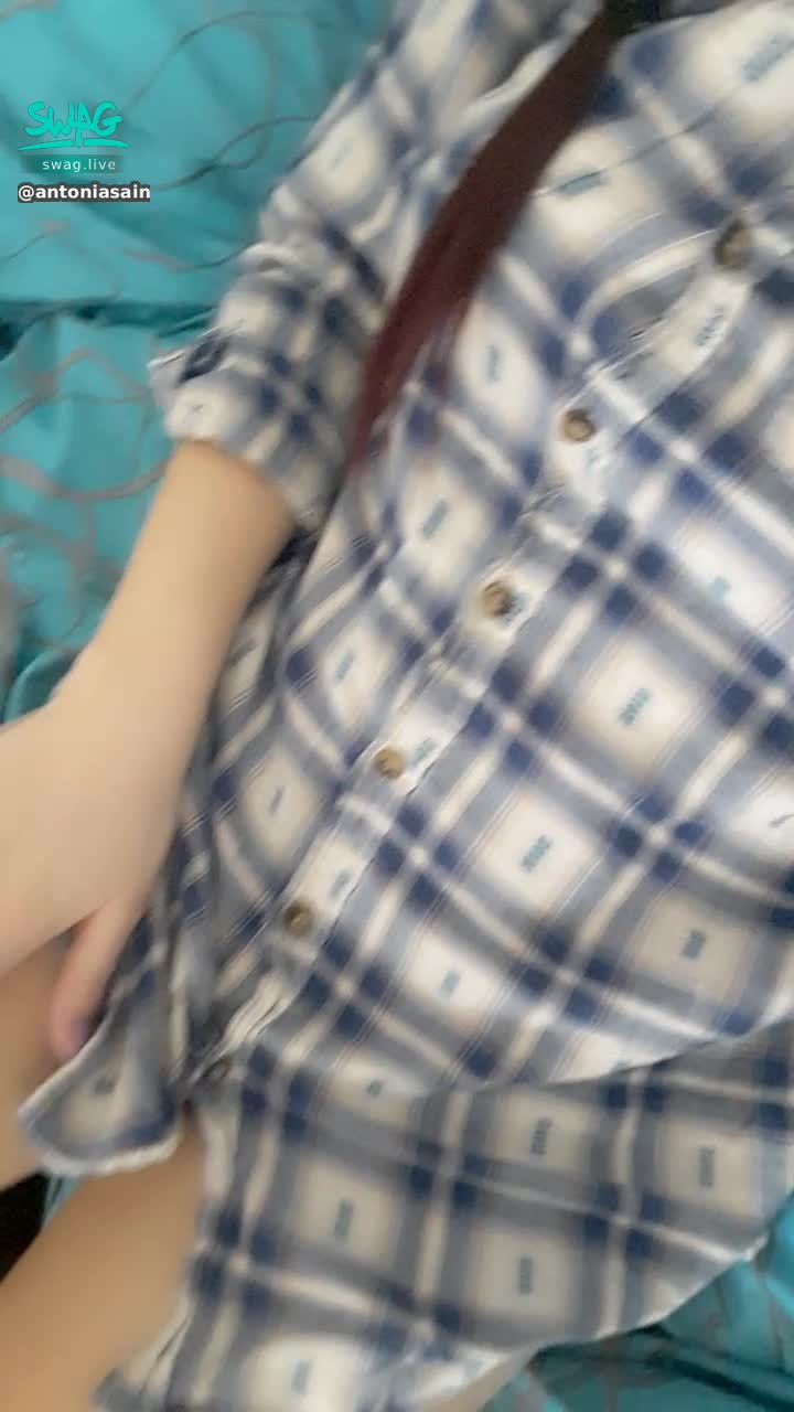  : My hand under panties 😍💋