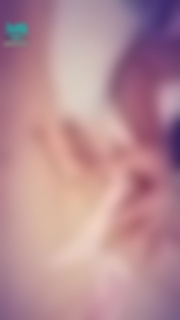  : 叔叔打開露璐的小鮑用舌頭一直玩弄人家的小豆豆 太敏感了嗚嗚😭💓