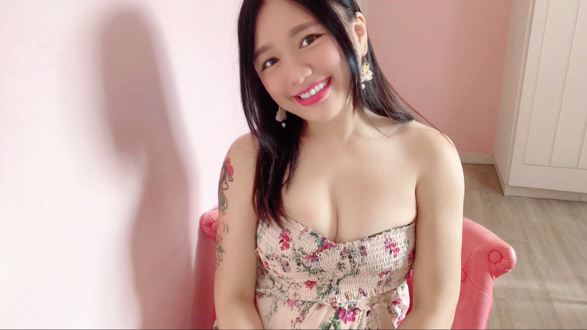 daisybaby : Why can't I date the host? ❓ Share my experience here ❗️