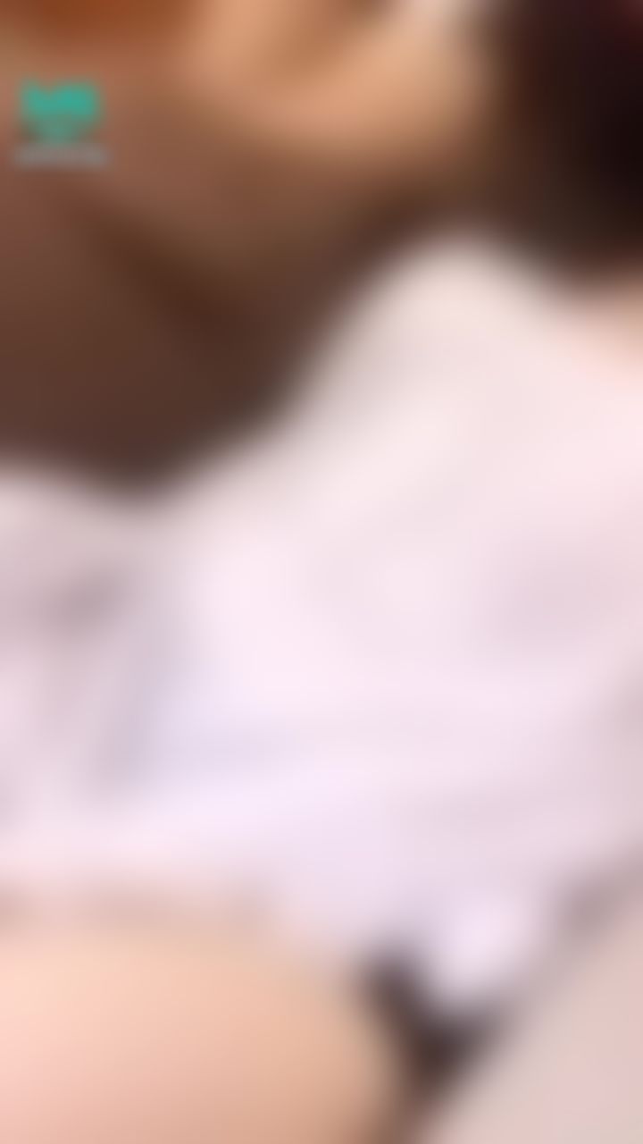  : 小背心VS短裙子❤️
到底哪個可愛❤️
不過這麼這麼透明的小背心，人家哪敢穿出門啦🥺
在家穿給親親們看就好了嘛😘