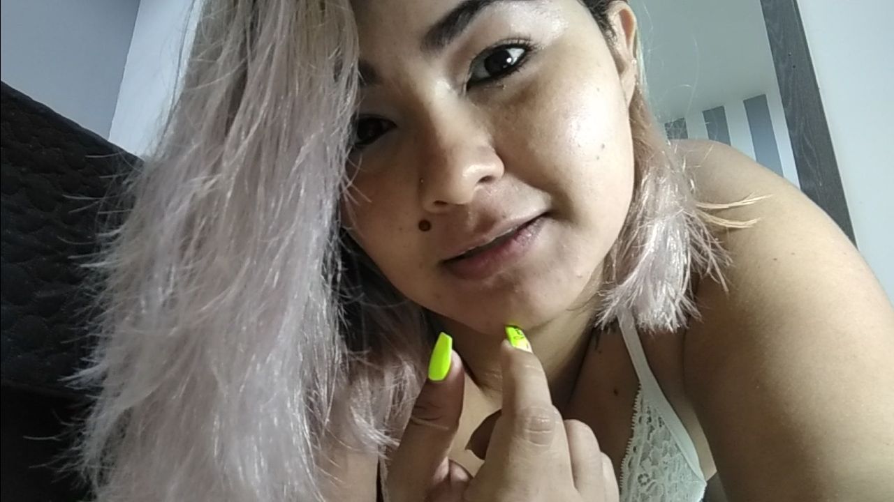a**********a : El piso se siente mejor cuando mi juguete está pegado en el (parte 1)